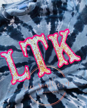 Load image into Gallery viewer, Black tie dye sequin applique tee
